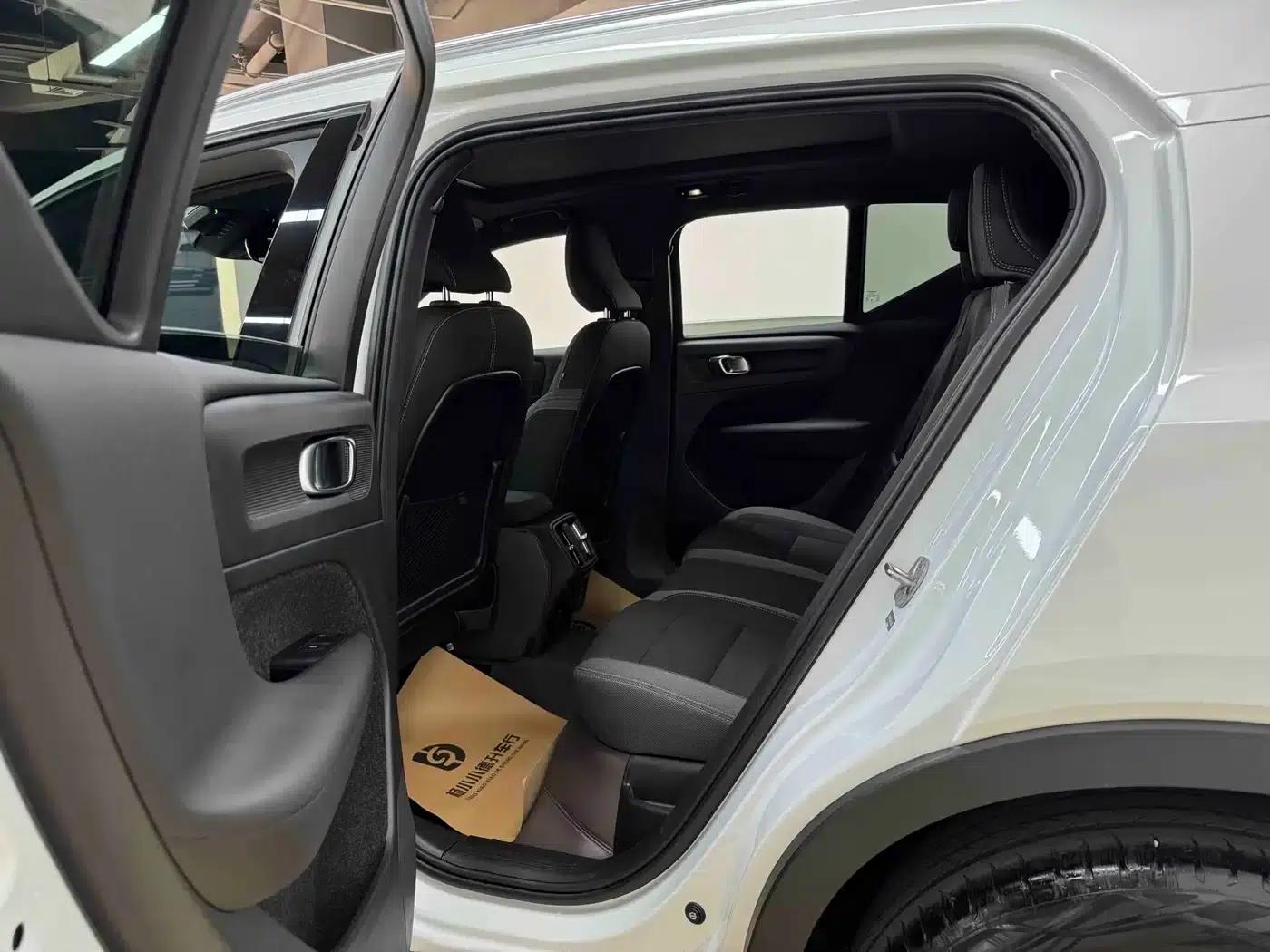 2024 Volvo XC40 B3 Inscription Luxury Edition — миниатюра 14