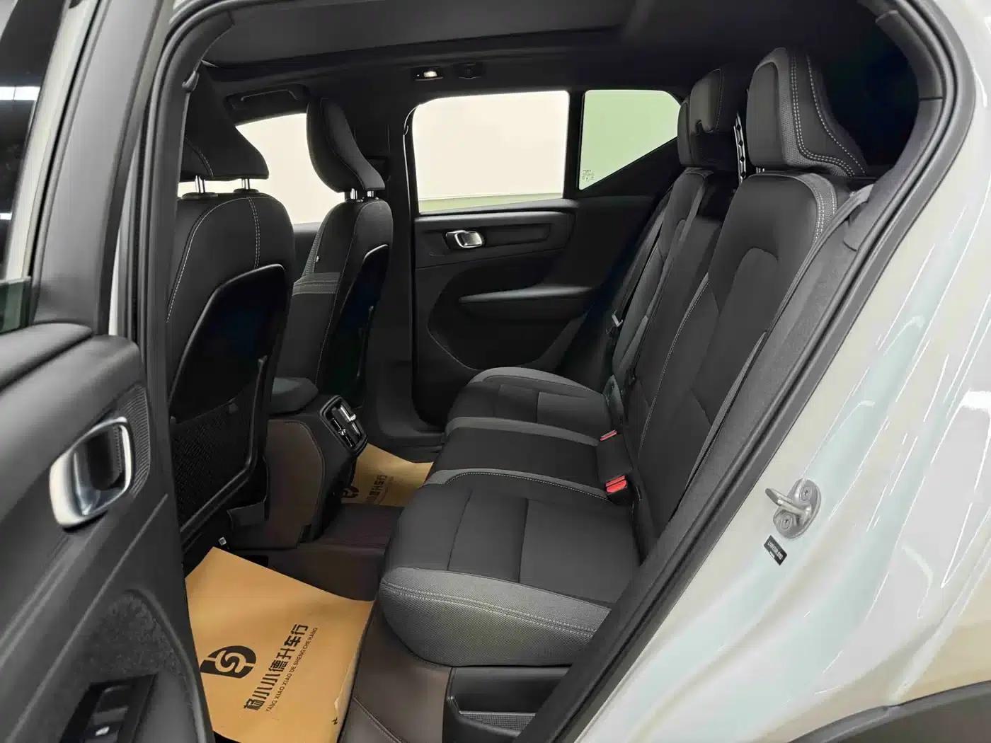 2024 Volvo XC40 B3 Inscription Luxury Edition — миниатюра 15