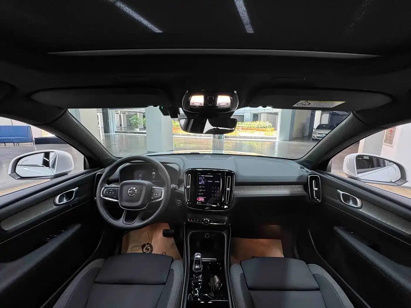 2024 Volvo XC40 B3 Inscription Luxury Edition — миниатюра 16