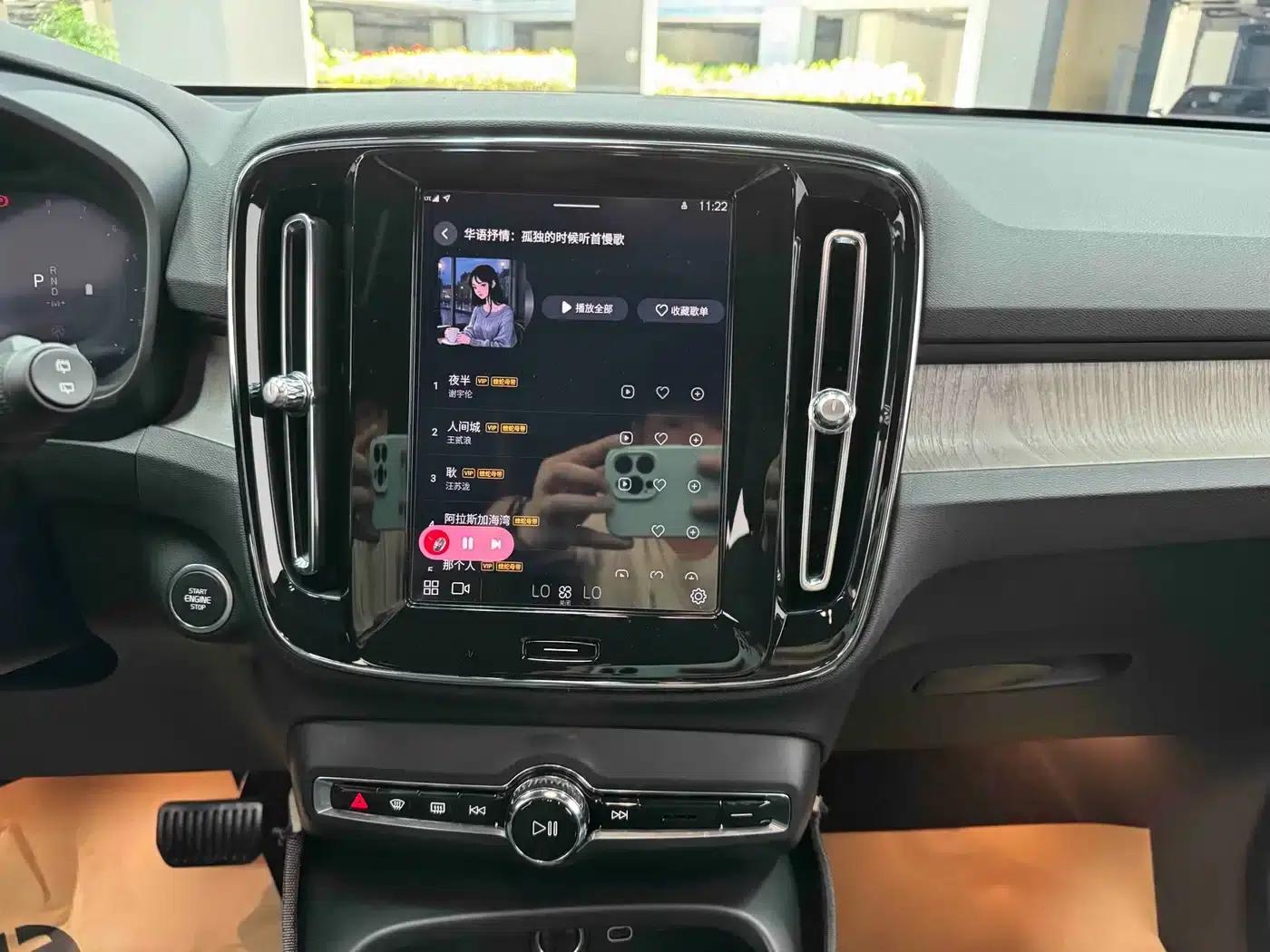 2024 Volvo XC40 B3 Inscription Luxury Edition — миниатюра 18