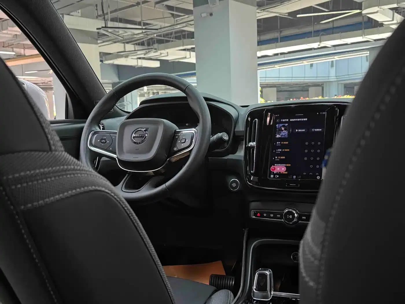 2024 Volvo XC40 B3 Inscription Luxury Edition — миниатюра 20