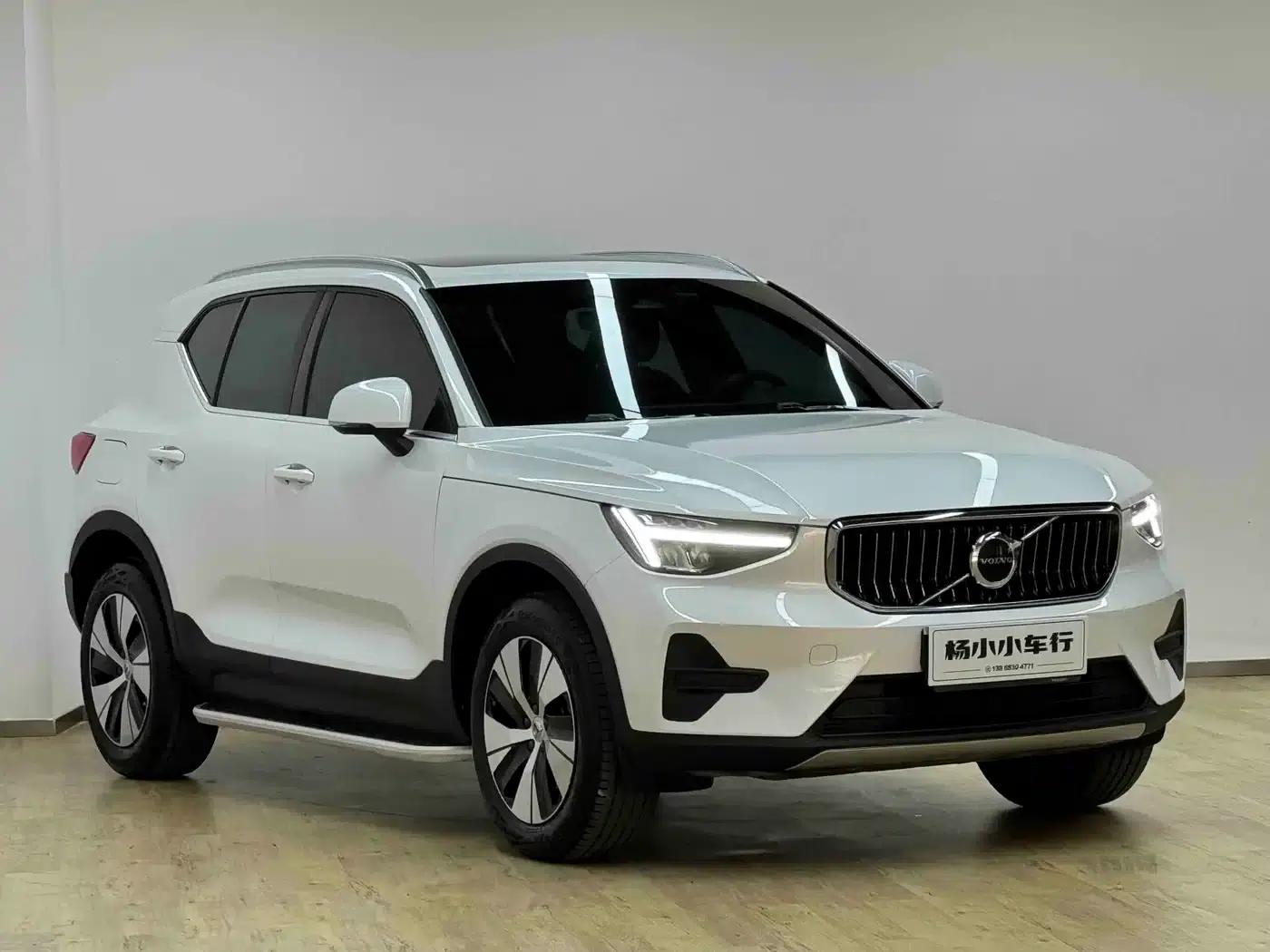 2024 Volvo XC40 B3 Inscription Luxury Edition — миниатюра 3