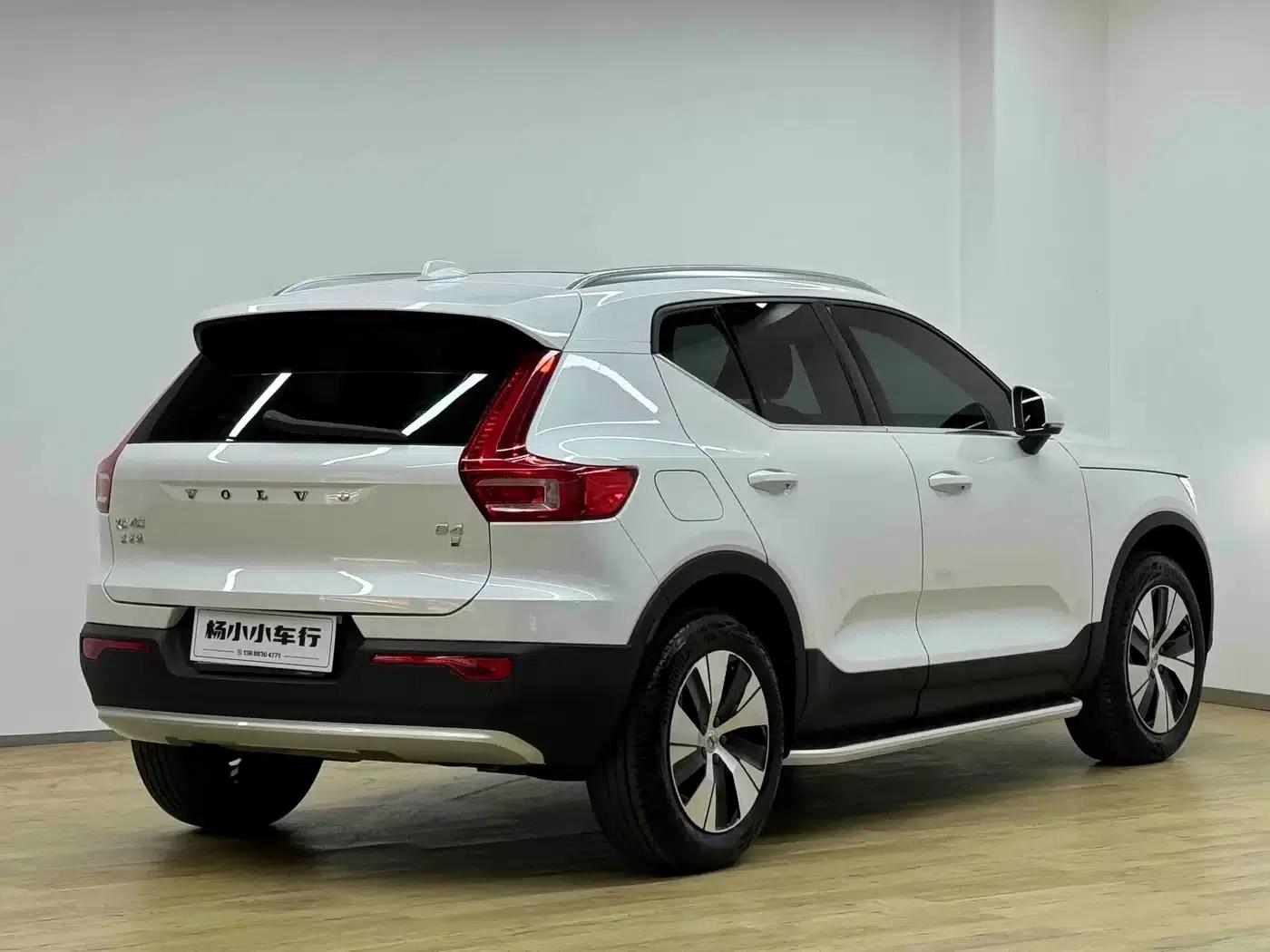 2024 Volvo XC40 B3 Inscription Luxury Edition — миниатюра 27