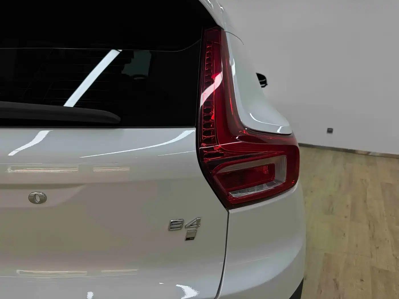 2024 Volvo XC40 B3 Inscription Luxury Edition — миниатюра 28