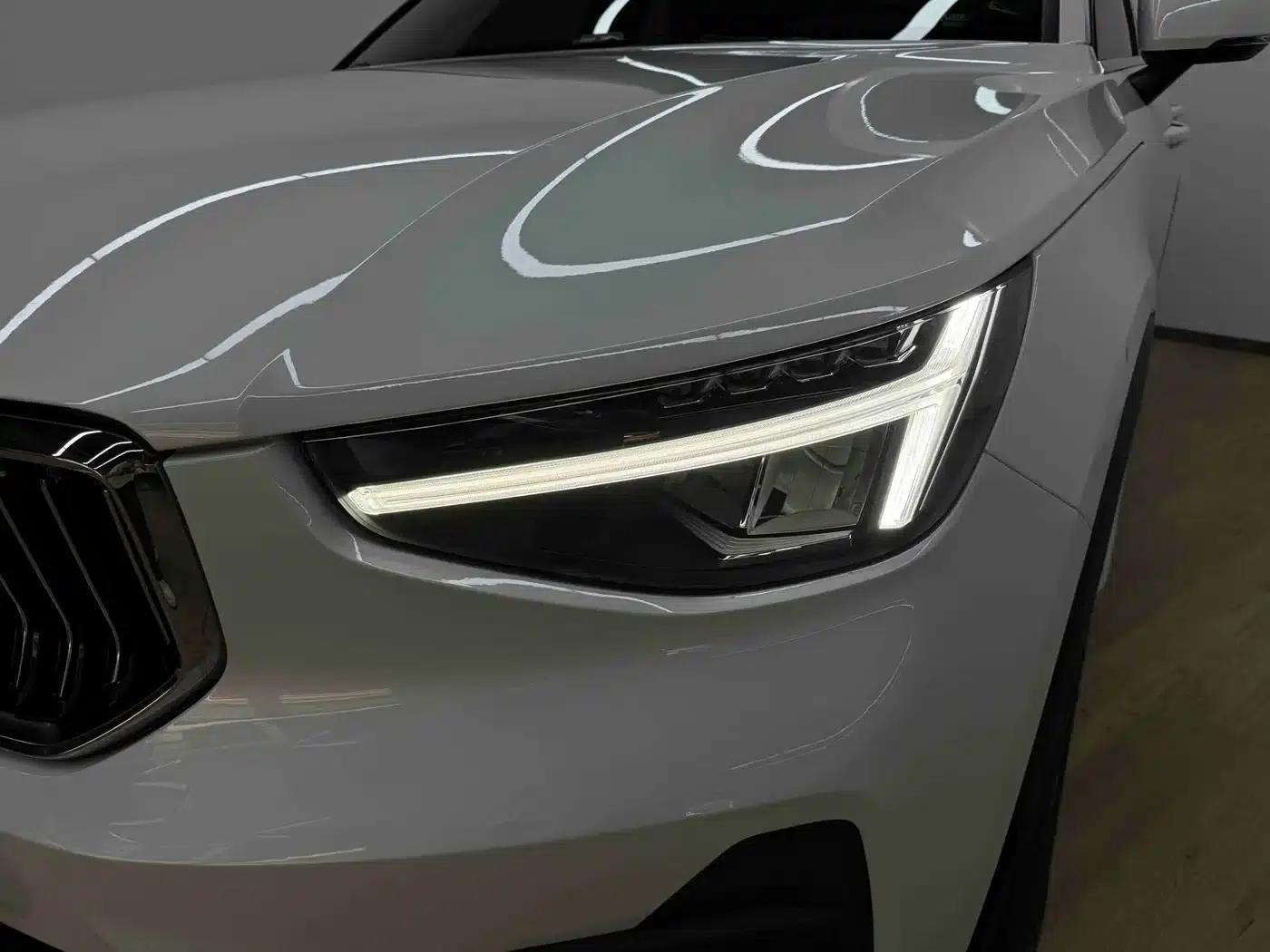 2024 Volvo XC40 B3 Inscription Luxury Edition — миниатюра 5