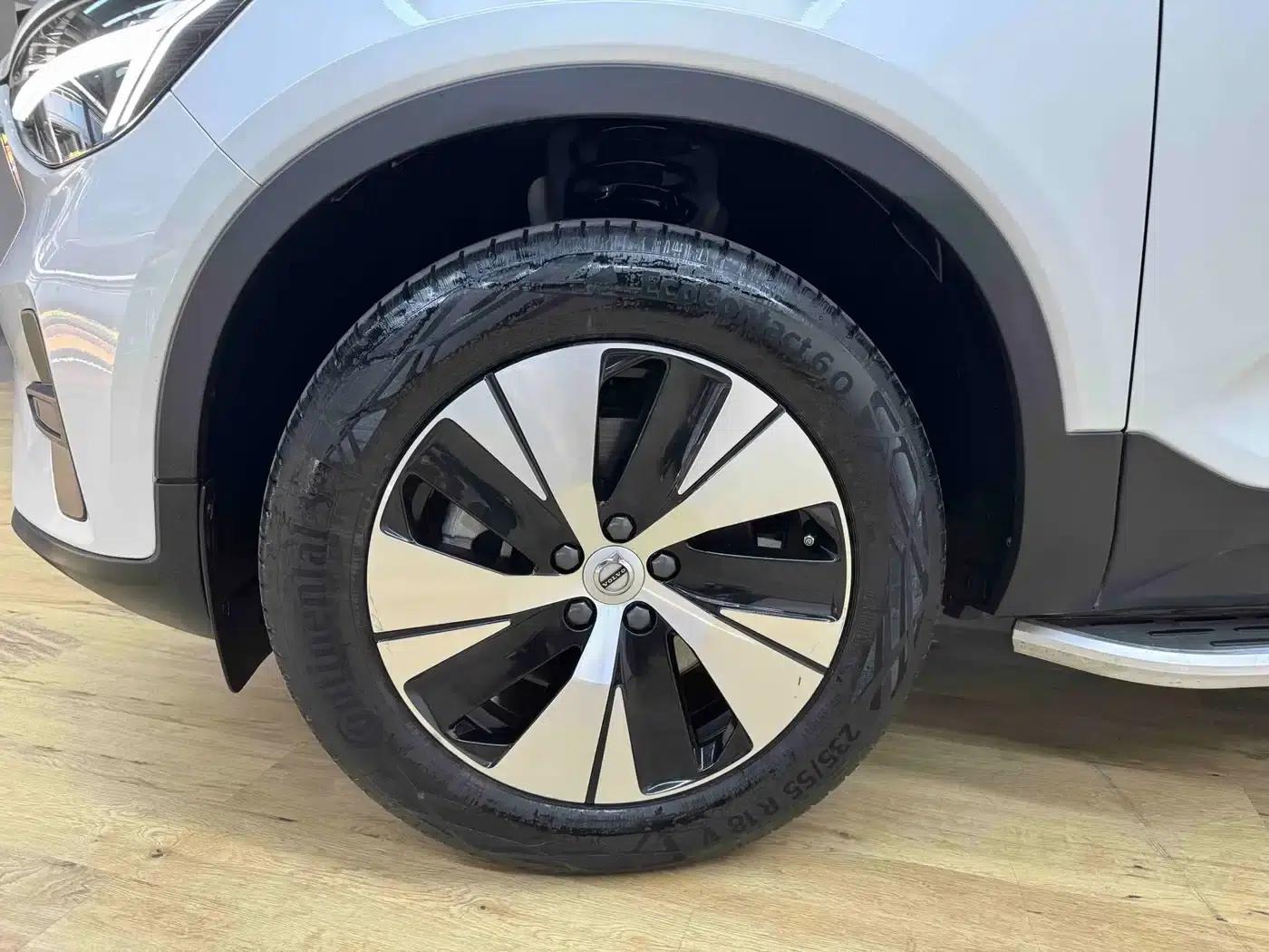 2024 Volvo XC40 B3 Inscription Luxury Edition — миниатюра 6