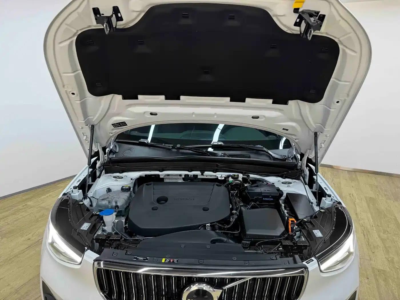 2024 Volvo XC40 B3 Inscription Luxury Edition — миниатюра 7