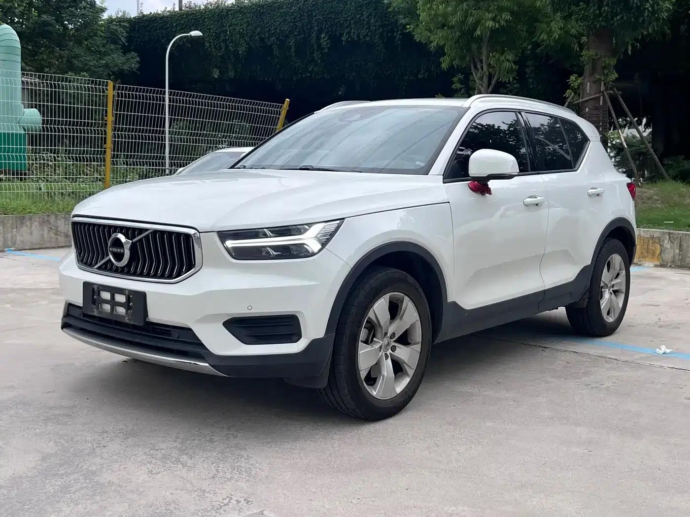 2022 Volvo XC40 T4 AWD Smart Fashion Edition — миниатюра 1