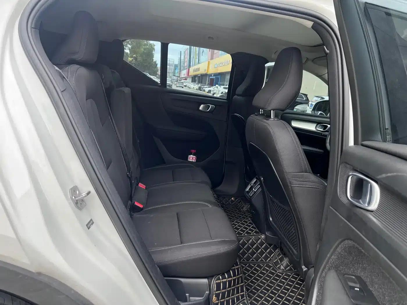 2022 Volvo XC40 T4 AWD Smart Fashion Edition — миниатюра 11