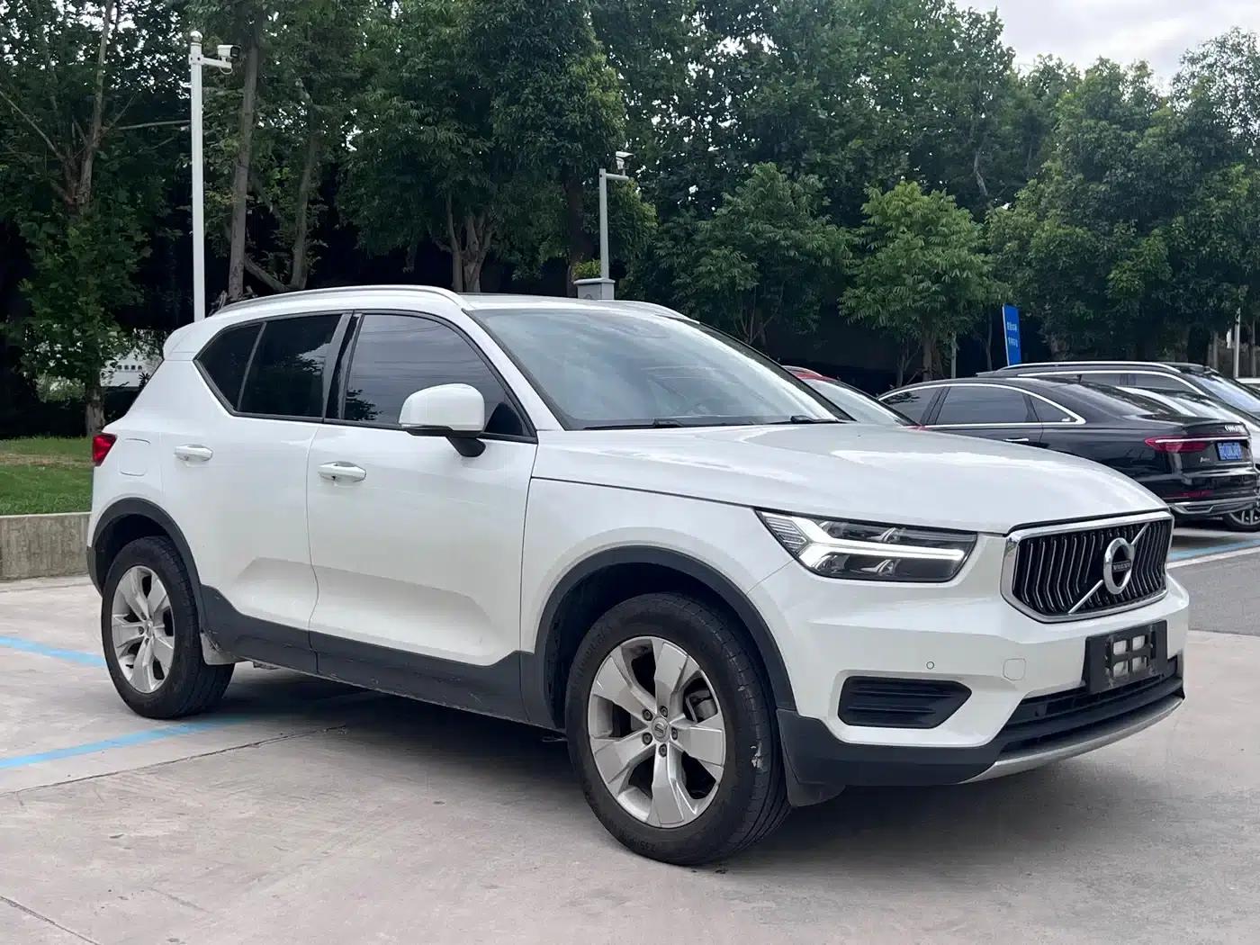 2022 Volvo XC40 T4 AWD Smart Fashion Edition — миниатюра 3