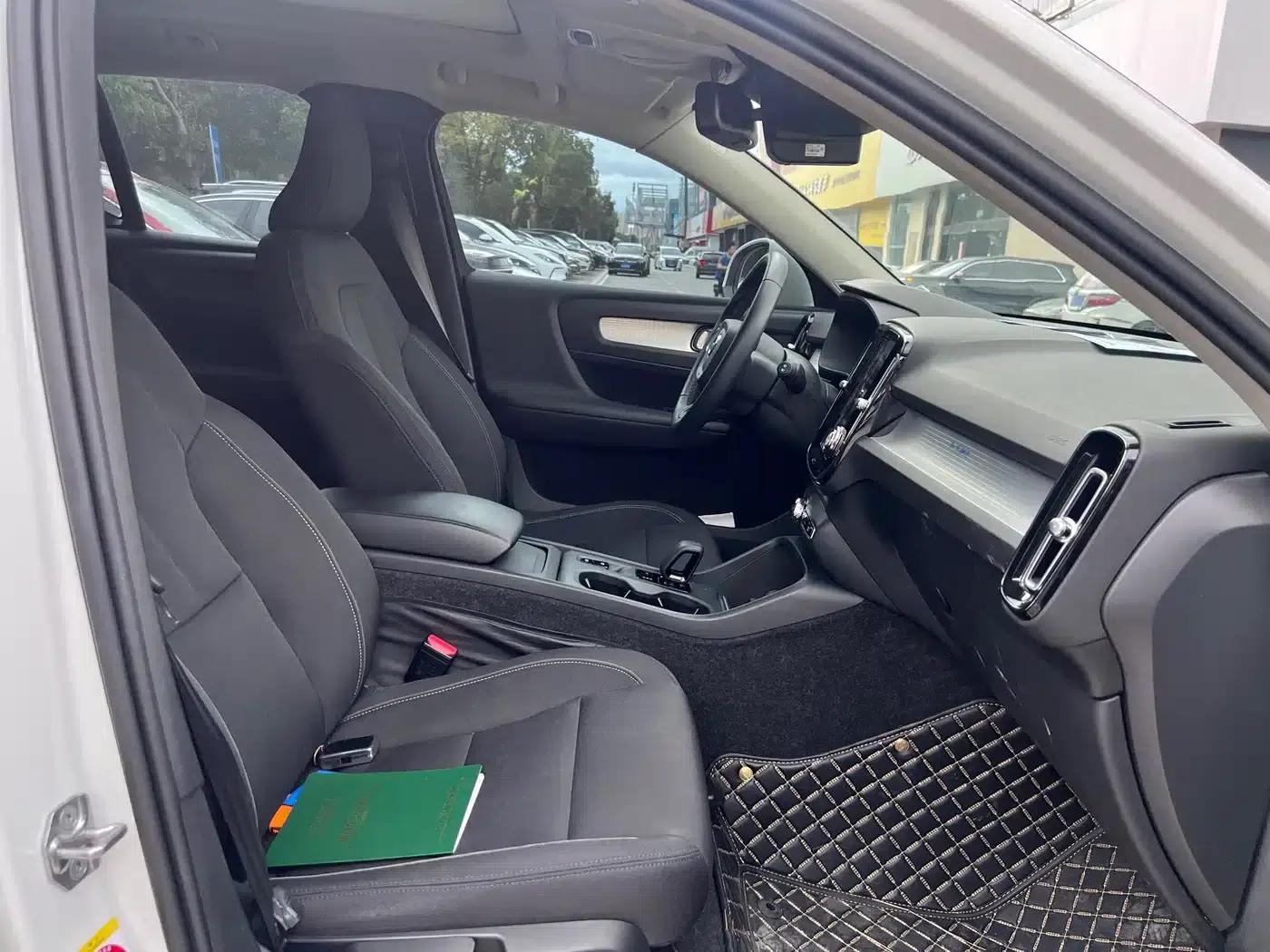 2022 Volvo XC40 T4 AWD Smart Fashion Edition — миниатюра 10