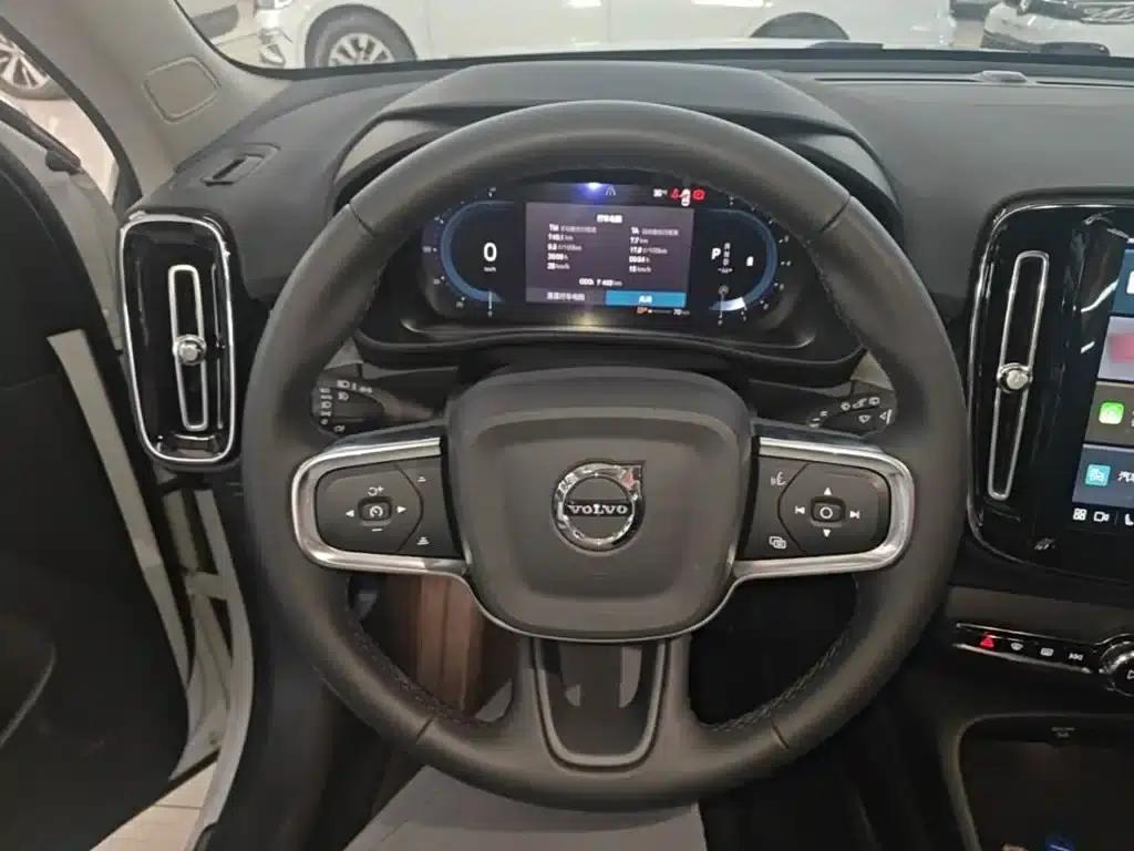 2024 Volvo XC40 B4 AWD Inscription Luxury Edition — миниатюра 11