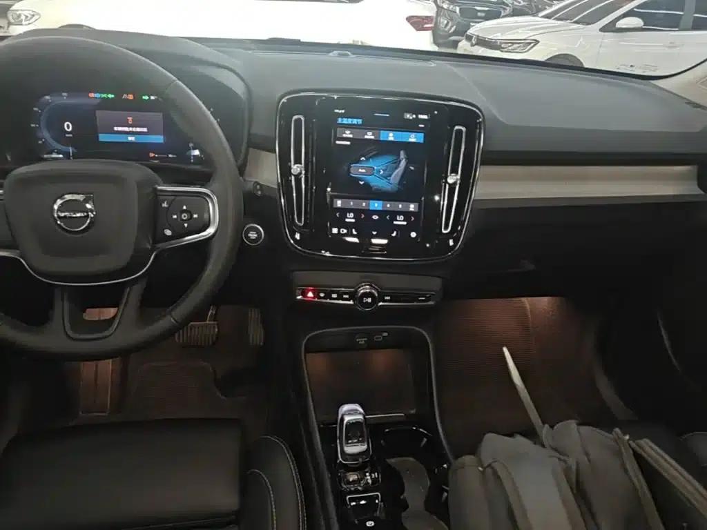 2024 Volvo XC40 B4 AWD Inscription Luxury Edition — миниатюра 13