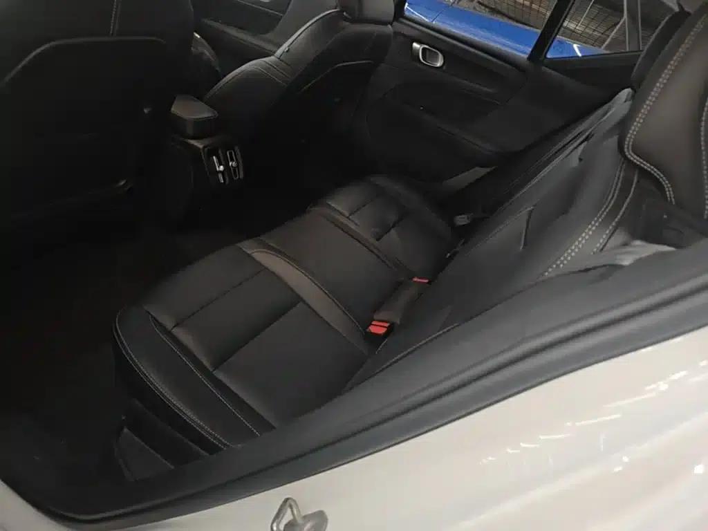2024 Volvo XC40 B4 AWD Inscription Luxury Edition — миниатюра 17
