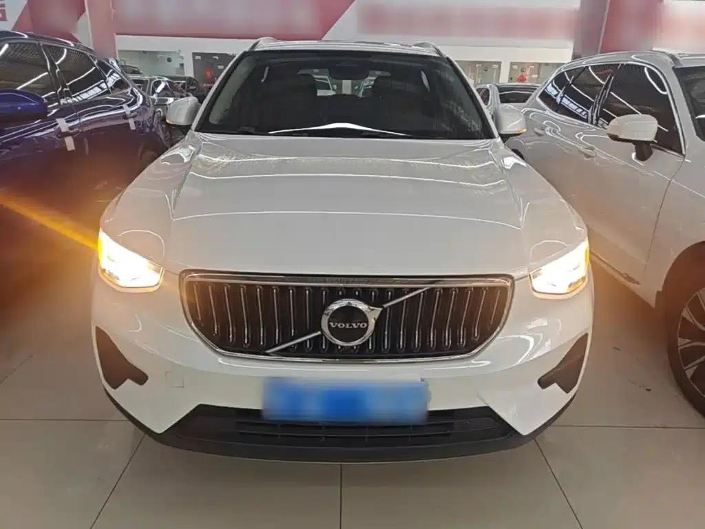 2024 Volvo XC40 B4 AWD Inscription Luxury Edition — миниатюра 3