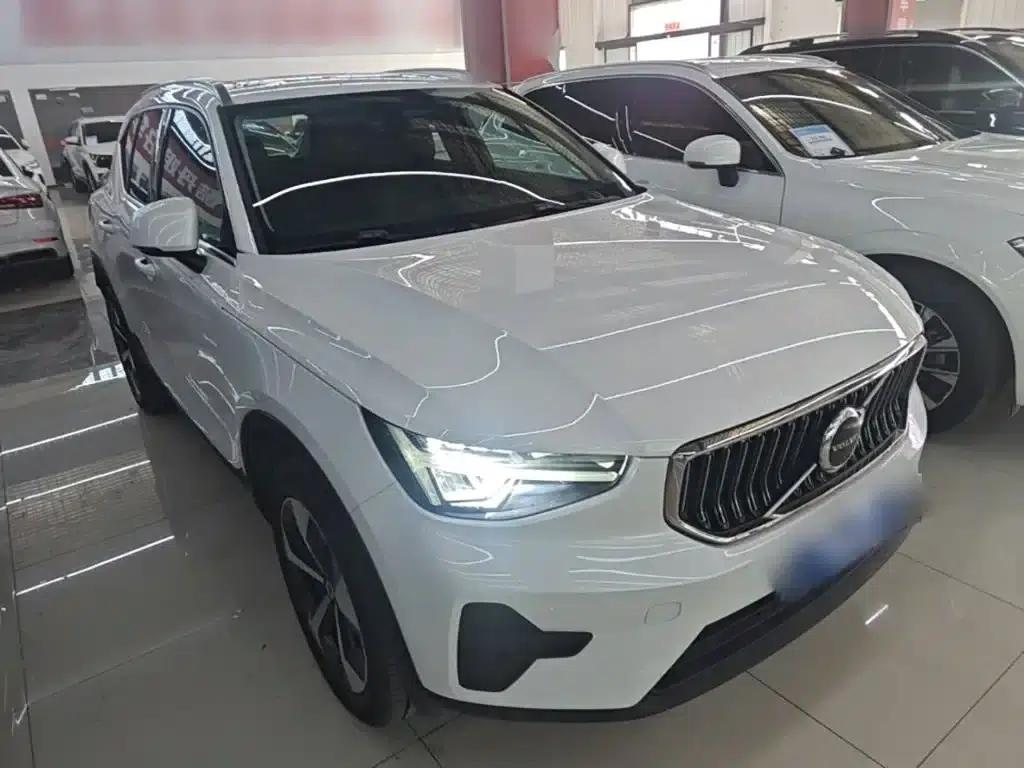 2024 Volvo XC40 B4 AWD Inscription Luxury Edition — миниатюра 4