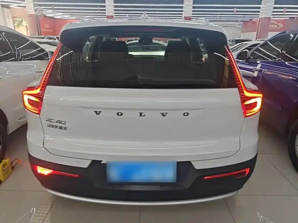 2024 Volvo XC40 B4 AWD Inscription Luxury Edition — миниатюра 6