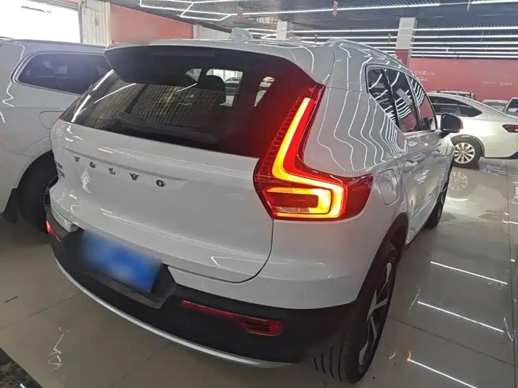 2024 Volvo XC40 B4 AWD Inscription Luxury Edition — миниатюра 7