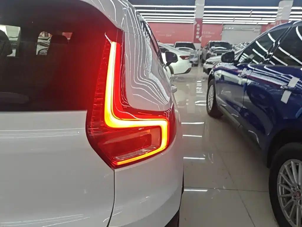 2024 Volvo XC40 B4 AWD Inscription Luxury Edition — миниатюра 8