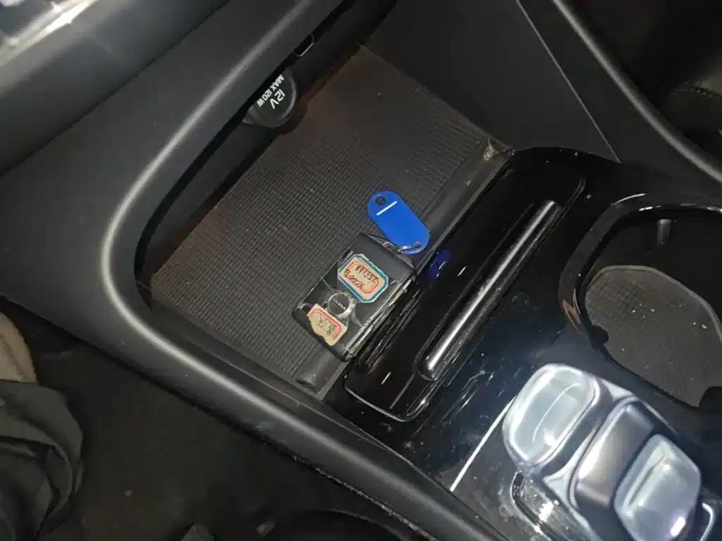 2024 Volvo XC40 B4 AWD Inscription Luxury Edition — миниатюра 9