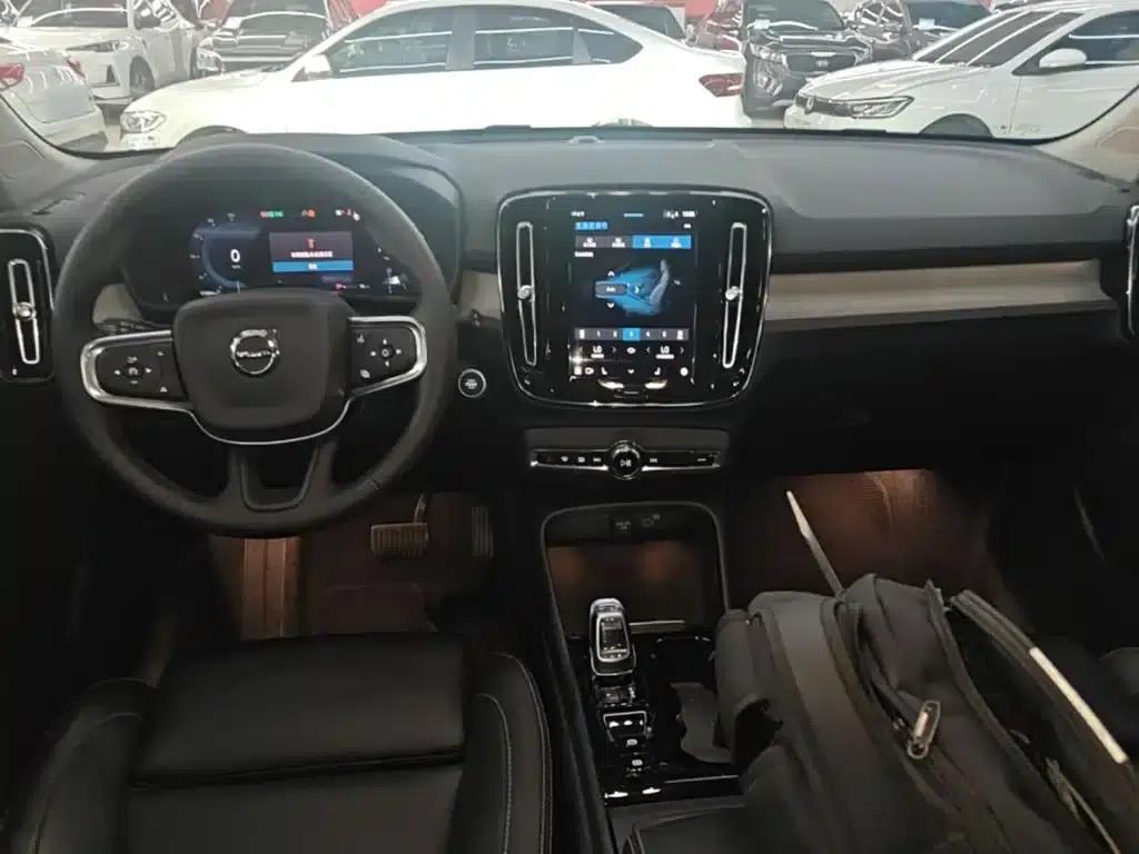2024 Volvo XC40 B4 AWD Inscription Luxury Edition — миниатюра 10