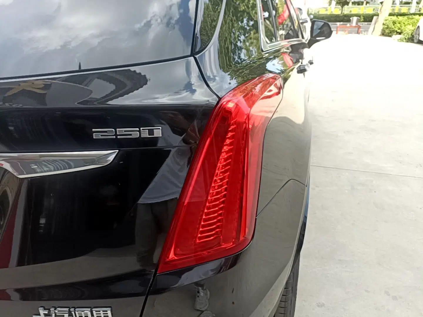 Cadillac XT5 2017 Anniversary Edition 25T Luxury Model — миниатюра 9