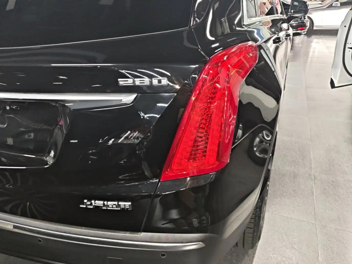 Cadillac XT5 2018 28T Four-Wheel Drive Luxury Model — миниатюра 9