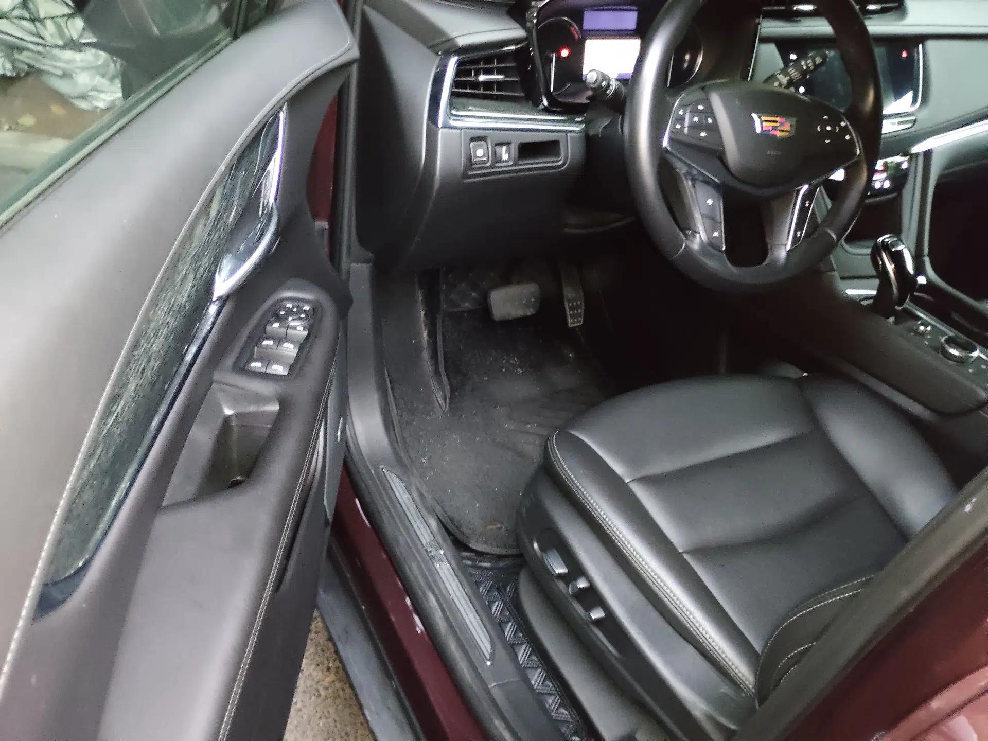 Cadillac XT5 2022 2.0T Two-Wheel Drive Luxury Version — миниатюра 16