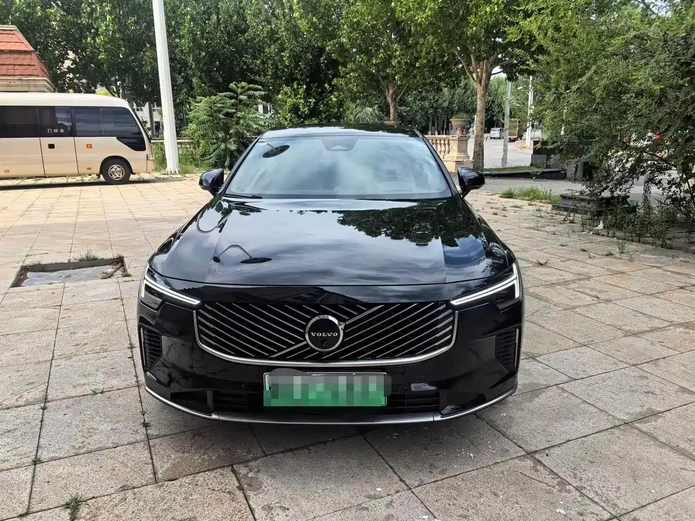 2026 Volvo S90 Plug-in Hybrid, All-Wheel Drive, Long Range, Inscription Luxury Edition — миниатюра 2