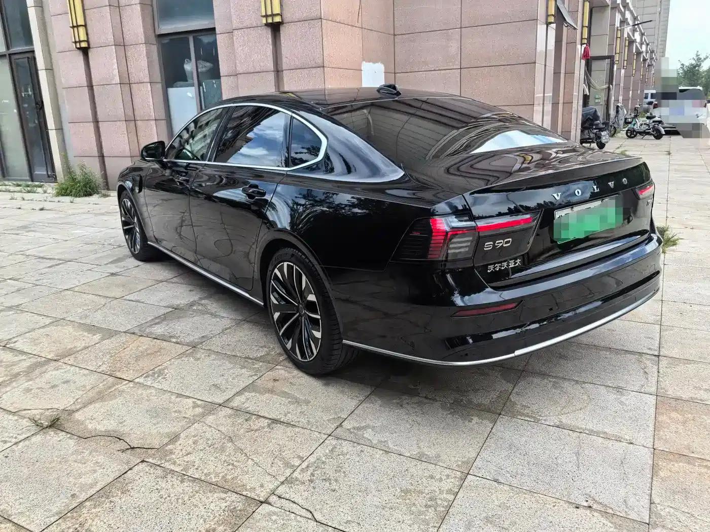 2026 Volvo S90 Plug-in Hybrid, All-Wheel Drive, Long Range, Inscription Luxury Edition — миниатюра 3