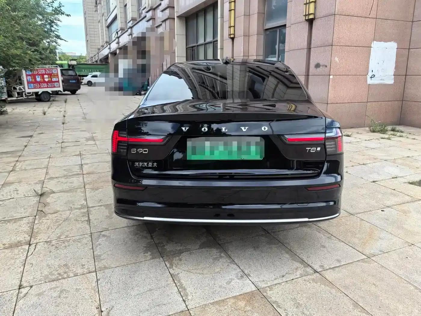2026 Volvo S90 Plug-in Hybrid, All-Wheel Drive, Long Range, Inscription Luxury Edition — миниатюра 4
