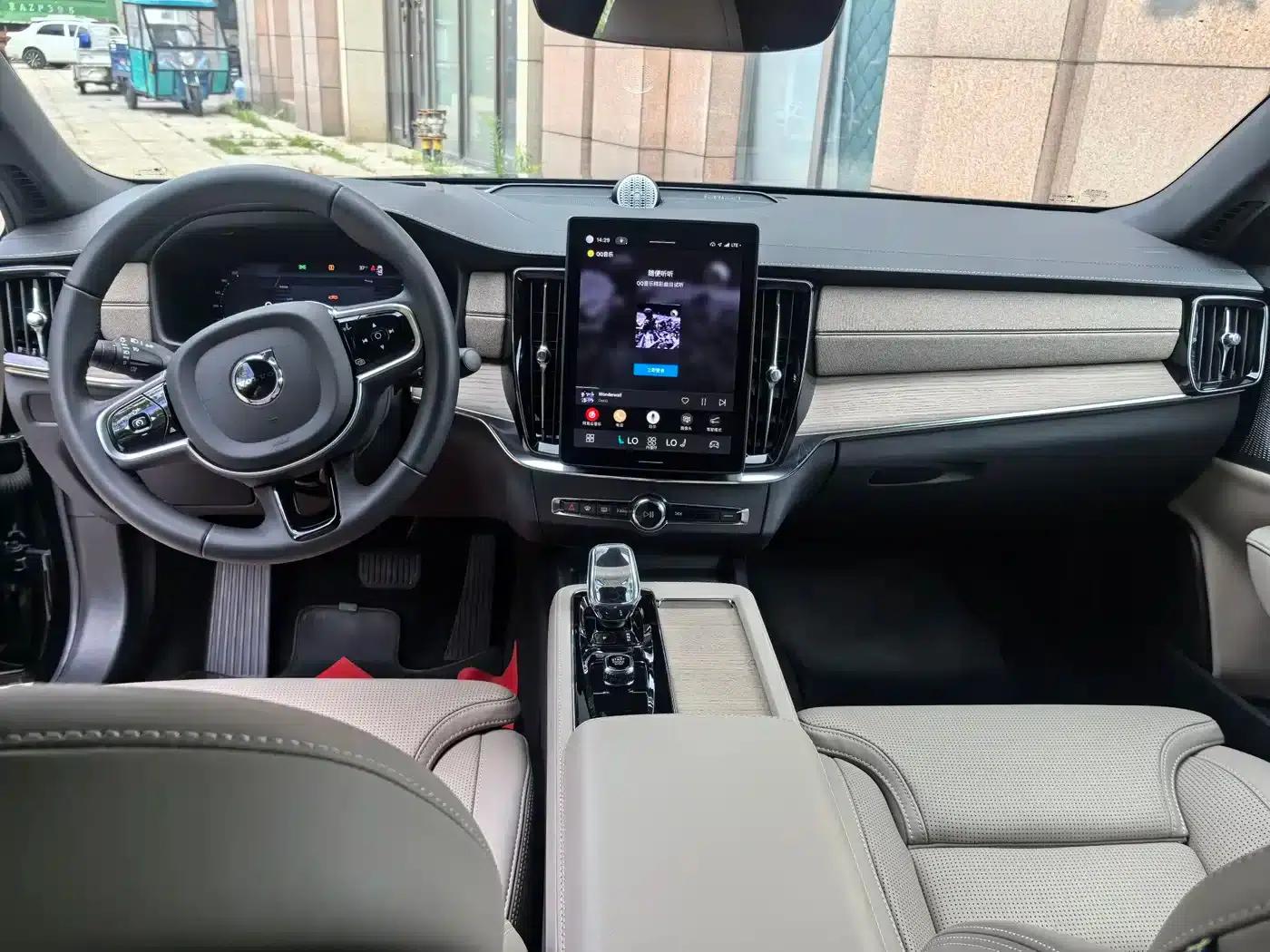 2026 Volvo S90 Plug-in Hybrid, All-Wheel Drive, Long Range, Inscription Luxury Edition — миниатюра 8