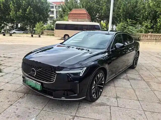 2026 Volvo S90 Plug-in Hybrid, All-Wheel Drive, Long Range, Inscription Luxury Edition