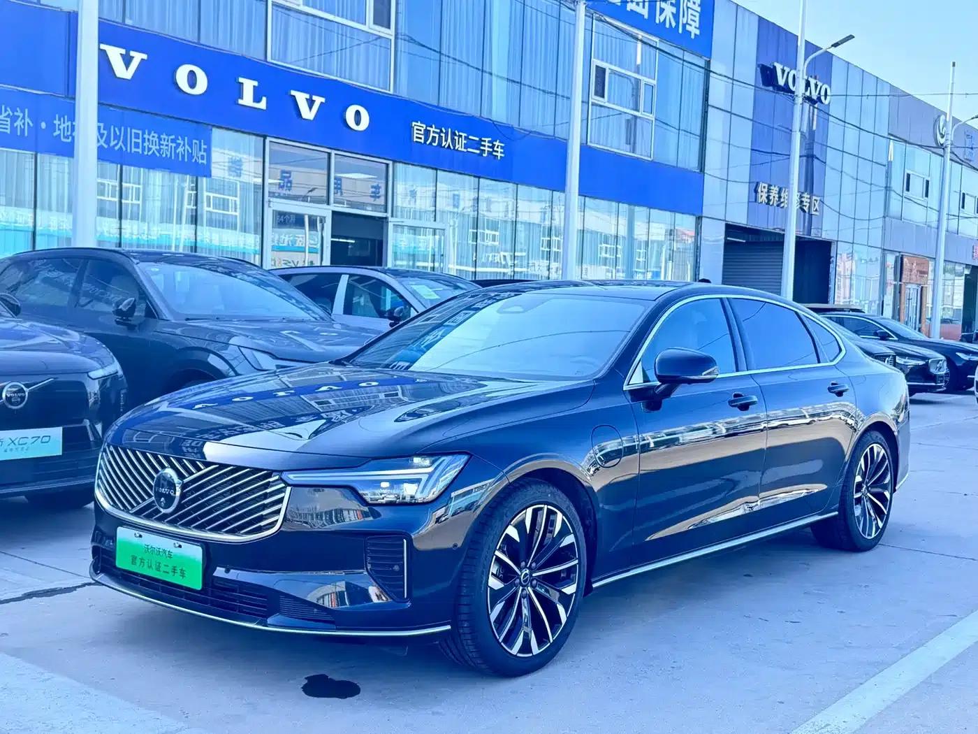 2026 Volvo S90 Plug-in Hybrid, All-Wheel Drive, Long Range, Inscription Luxury Edition — миниатюра 1