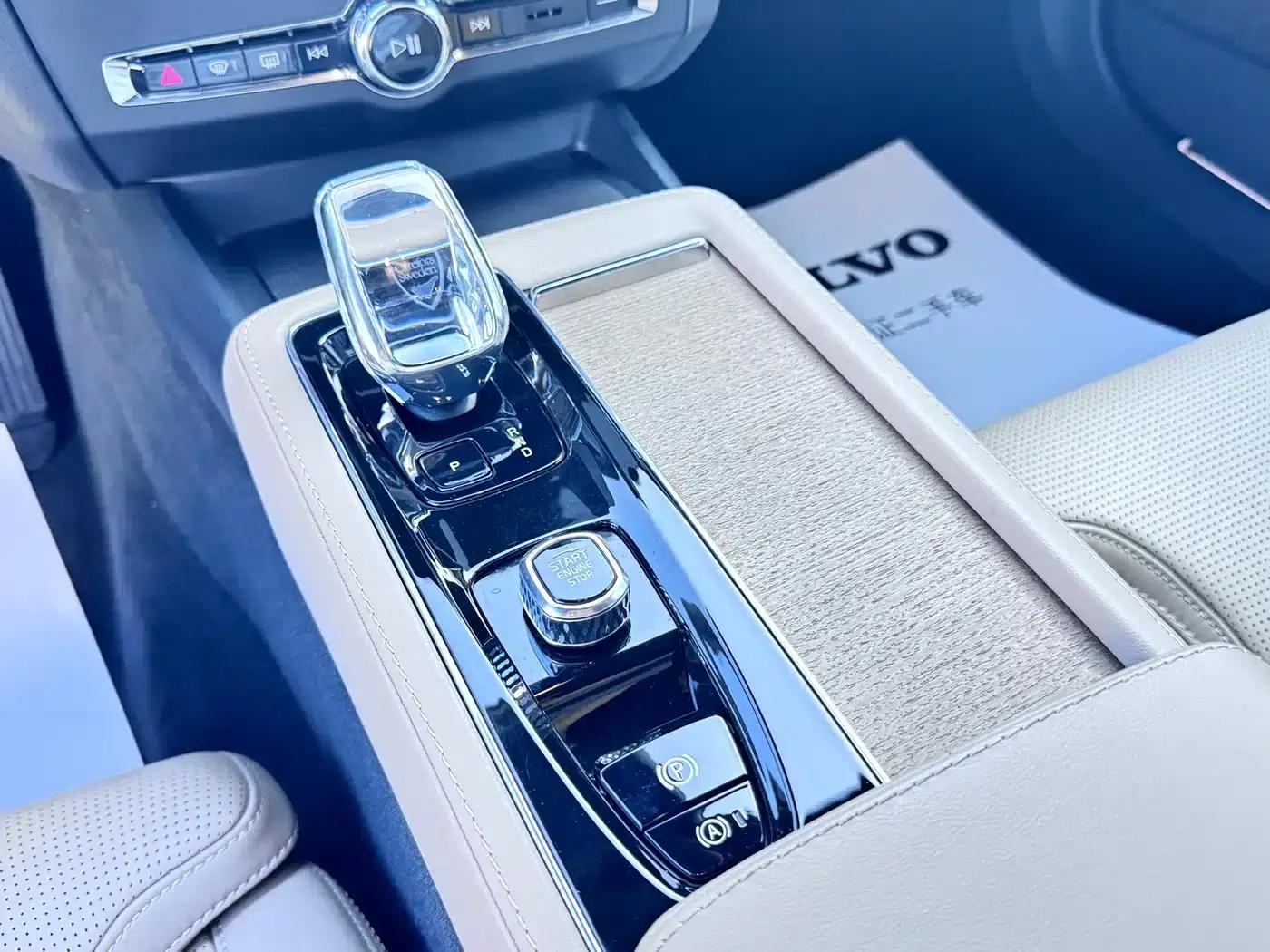 2026 Volvo S90 Plug-in Hybrid, All-Wheel Drive, Long Range, Inscription Luxury Edition — миниатюра 11