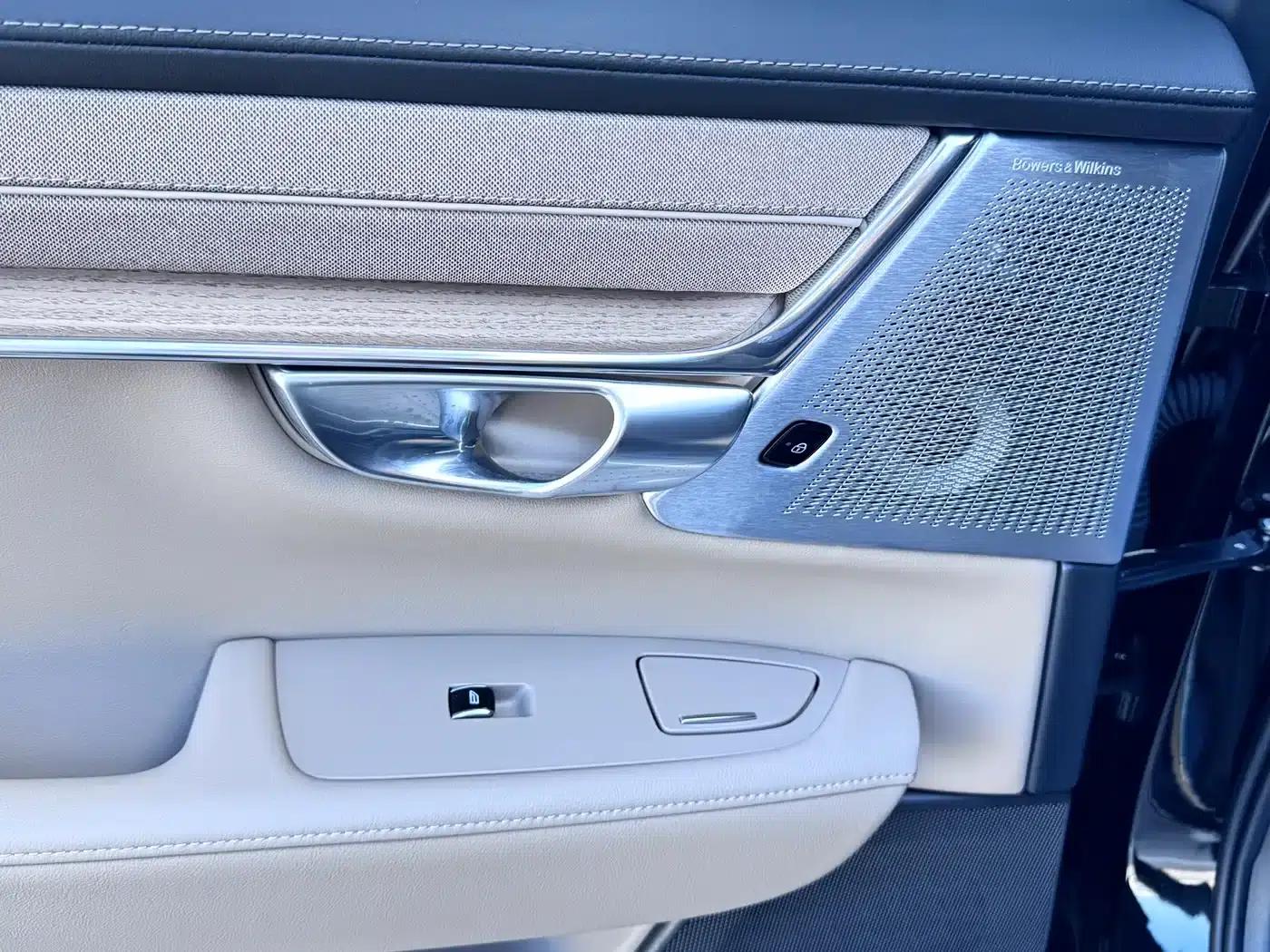 2026 Volvo S90 Plug-in Hybrid, All-Wheel Drive, Long Range, Inscription Luxury Edition — миниатюра 16