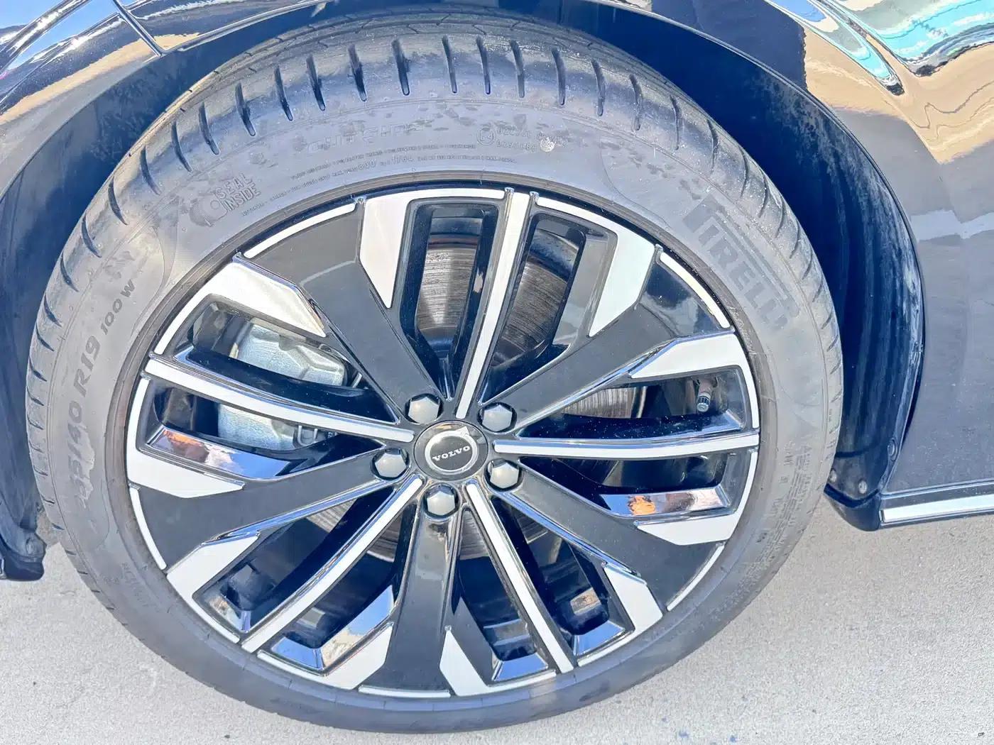 2026 Volvo S90 Plug-in Hybrid, All-Wheel Drive, Long Range, Inscription Luxury Edition — миниатюра 17