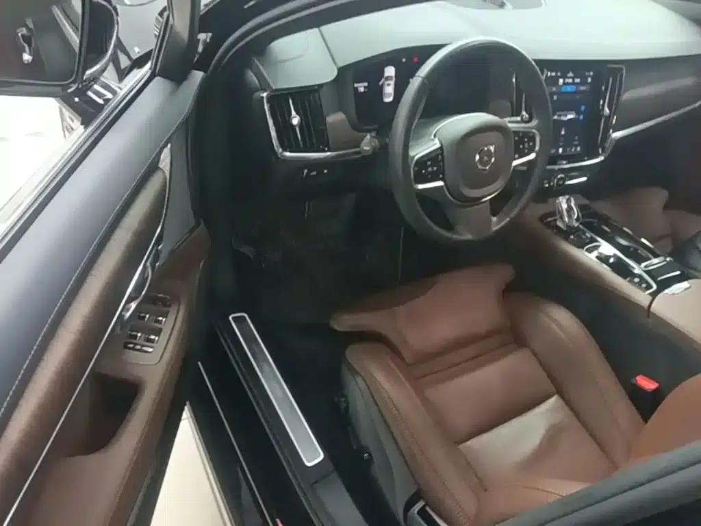 2022 Volvo S90 Plug-in Hybrid T8 E-Drive Hybrid, Inscription Luxury Edition — миниатюра 16
