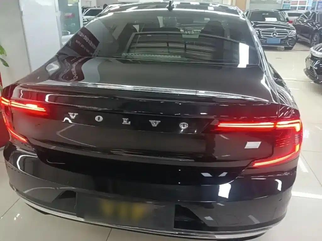 2022 Volvo S90 Plug-in Hybrid T8 E-Drive Hybrid, Inscription Luxury Edition — миниатюра 6