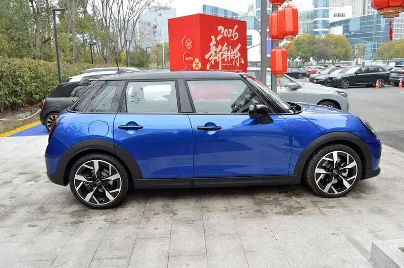 MINI 2025 2.0T COOPER S 5-Door Artist Edition — миниатюра 5