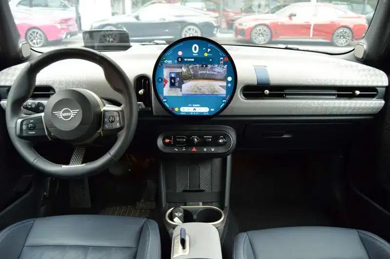 MINI 2025 2.0T COOPER S 5-Door Artist Edition — миниатюра 10
