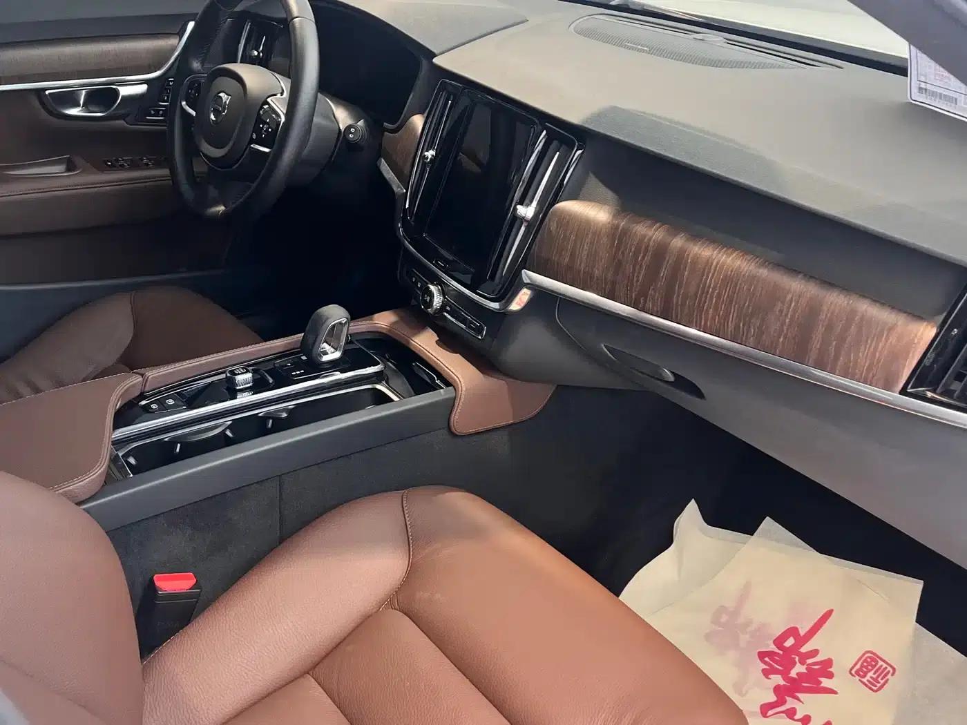2022 Volvo V90 Cross Country B5 AWD Smart Edition — миниатюра 2