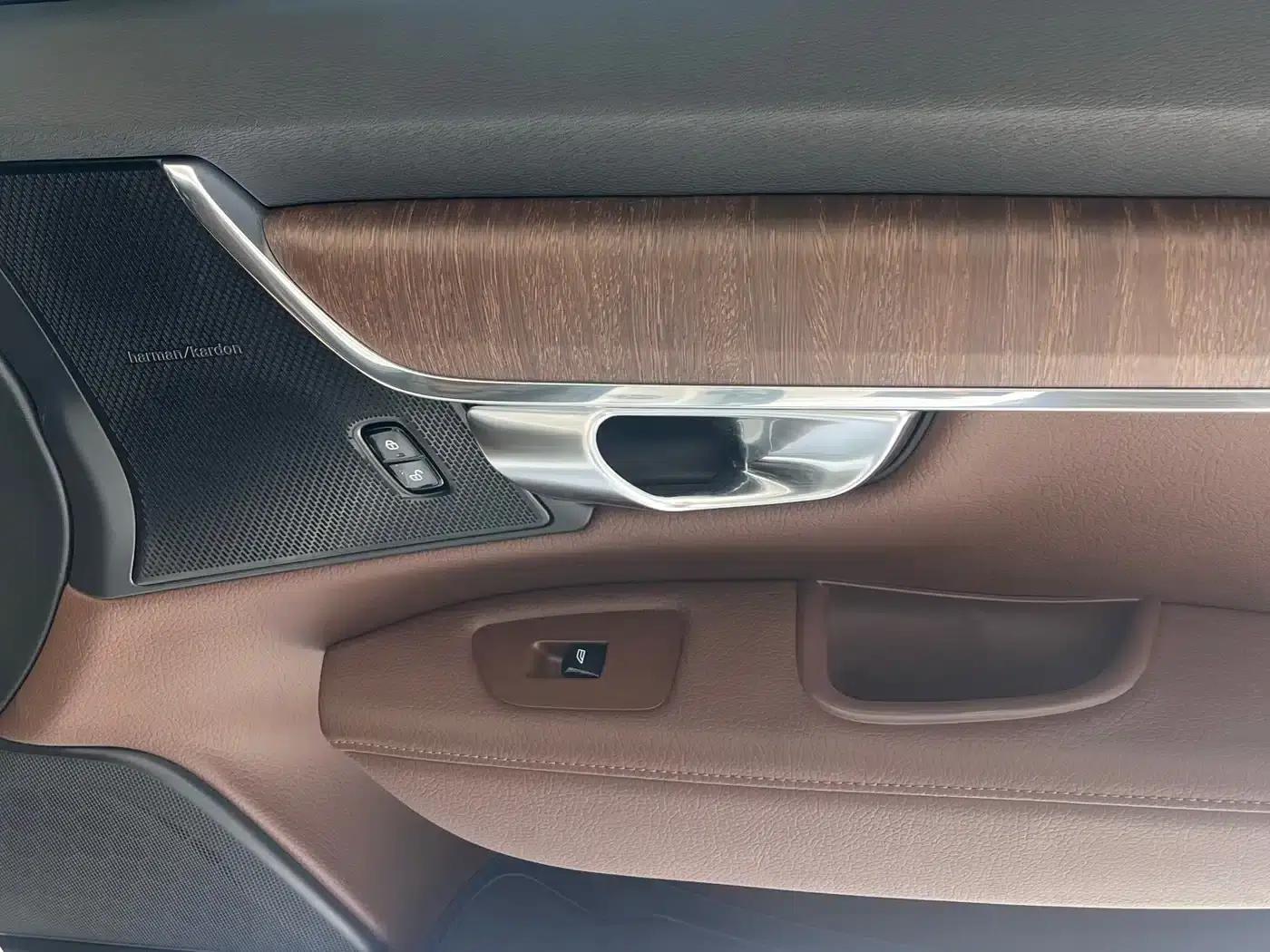 2022 Volvo V90 Cross Country B5 AWD Smart Edition — миниатюра 4