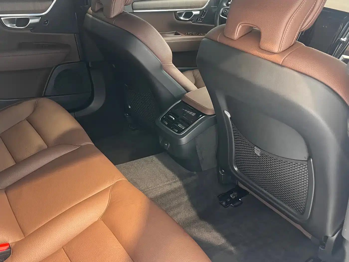 2022 Volvo V90 Cross Country B5 AWD Smart Edition — миниатюра 5