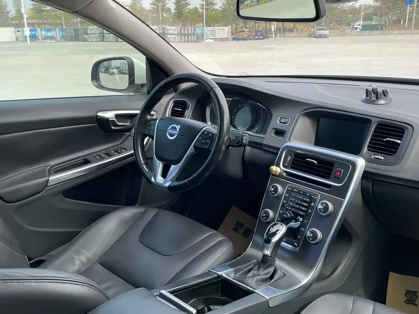 2015 Volvo V60 T5 Smart Edition — миниатюра 18
