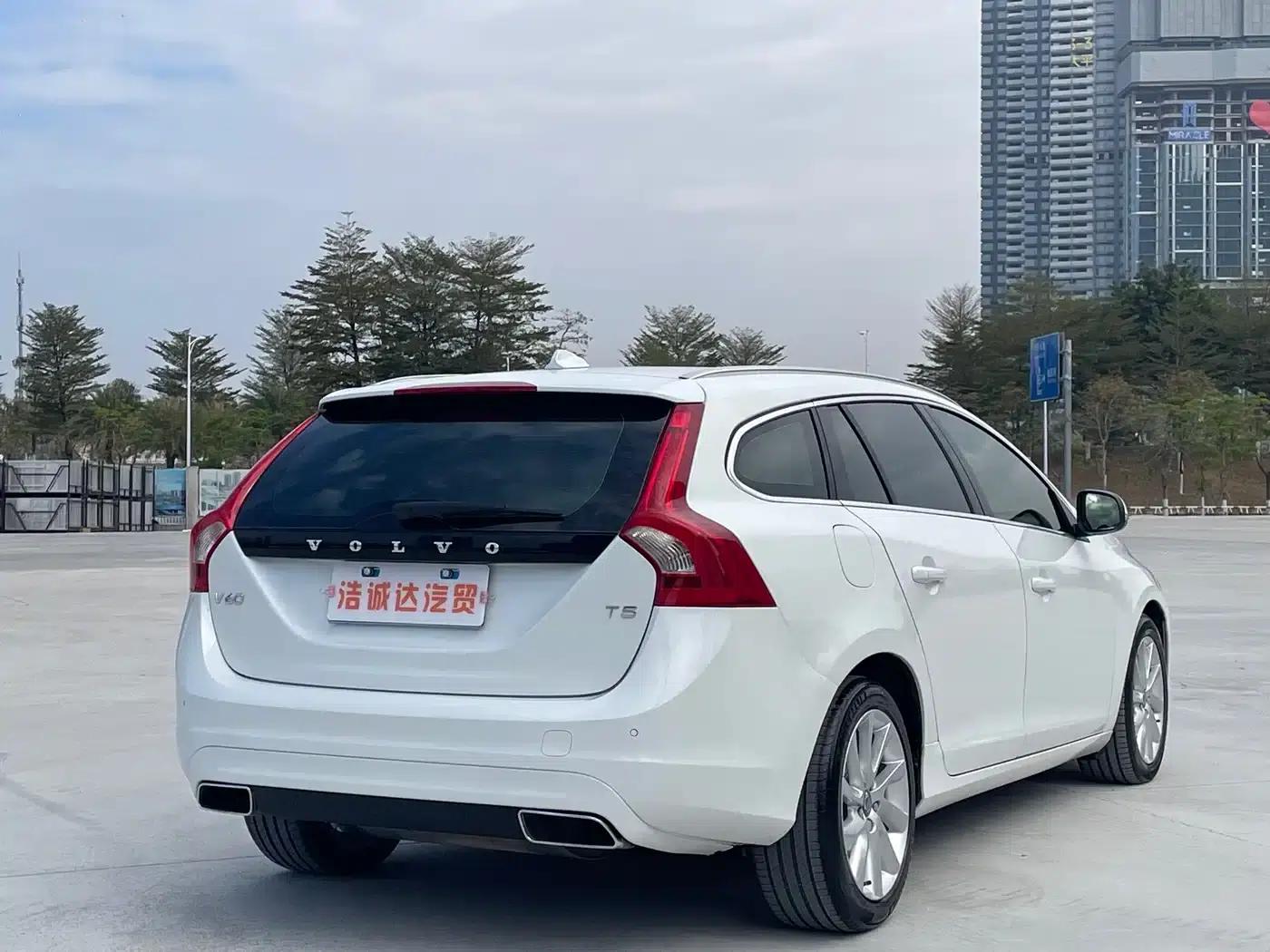 2015 Volvo V60 T5 Smart Edition — миниатюра 22