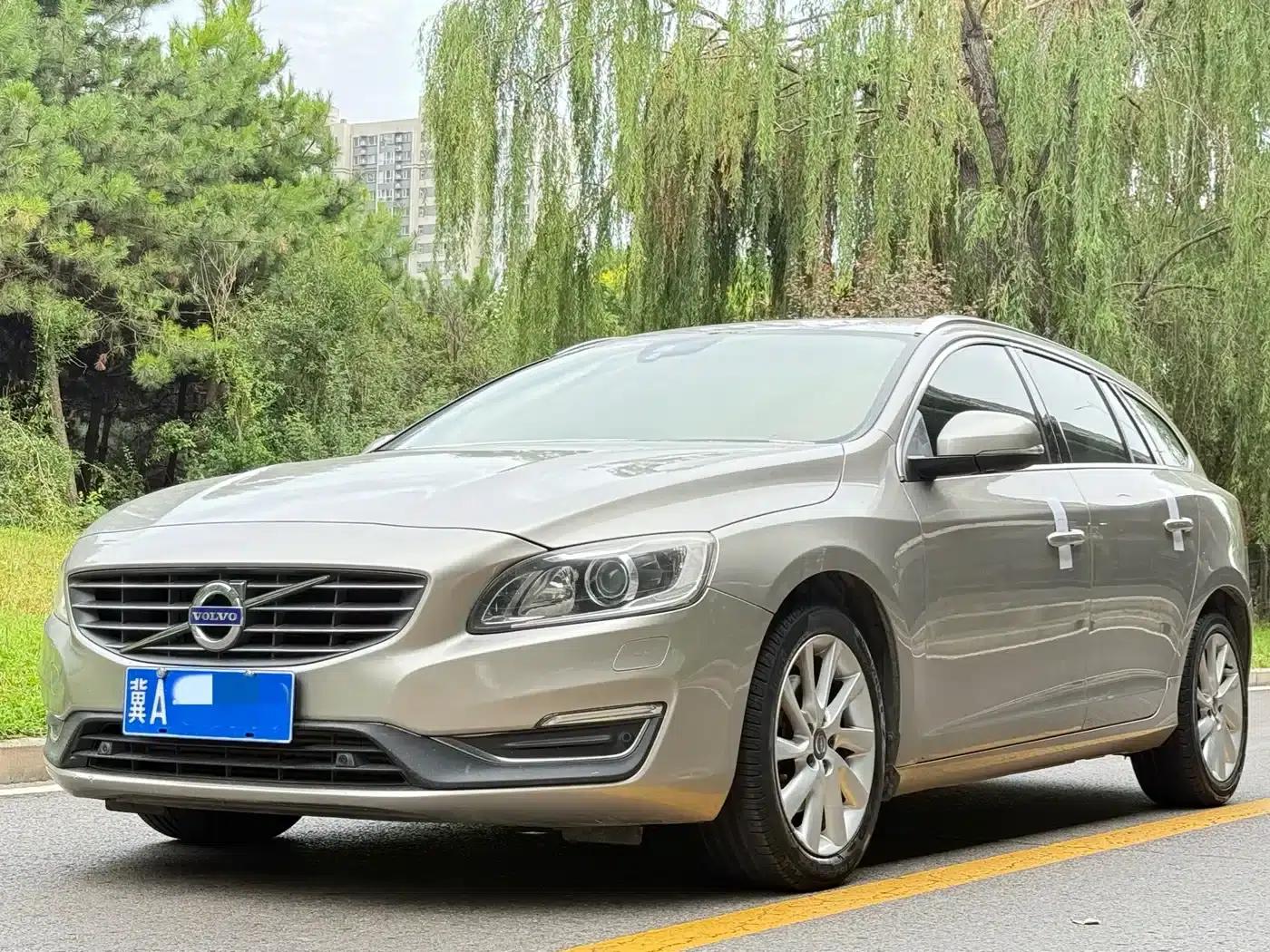2015 Volvo V60 T5 Smart Edition — миниатюра 1