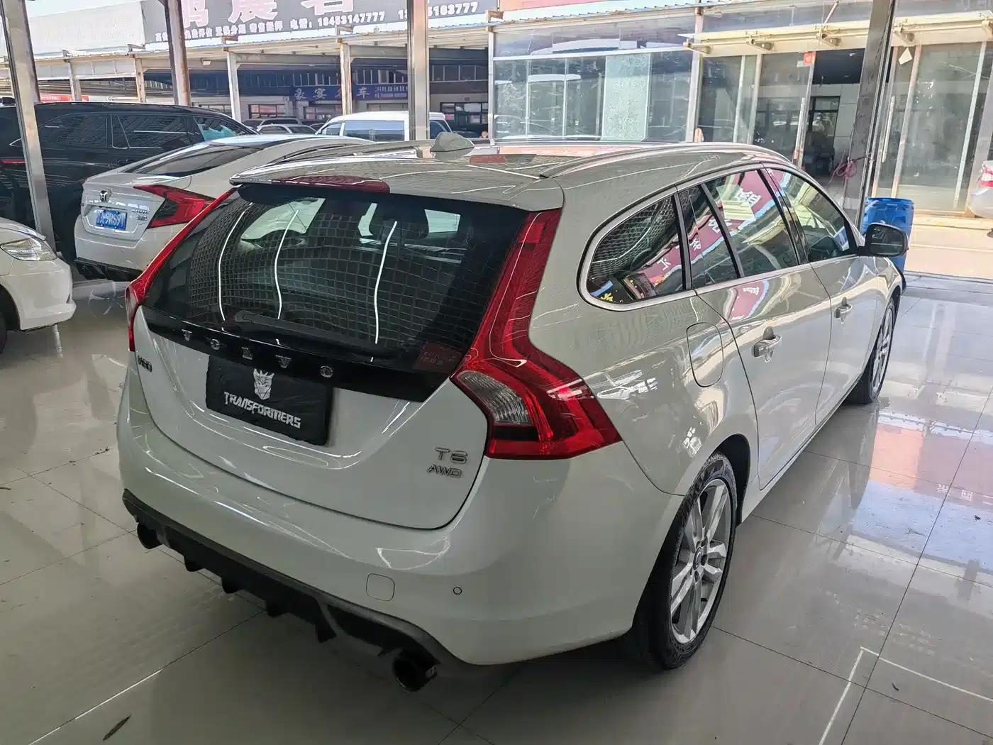 2012 Volvo V60 T6 AWD Sport Edition — миниатюра 4