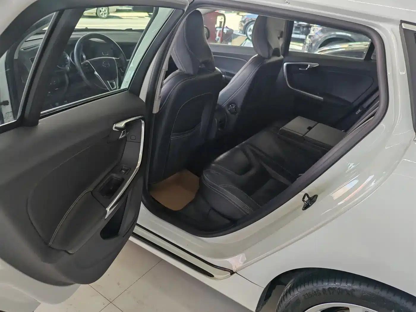 2012 Volvo V60 T6 AWD Sport Edition — миниатюра 7