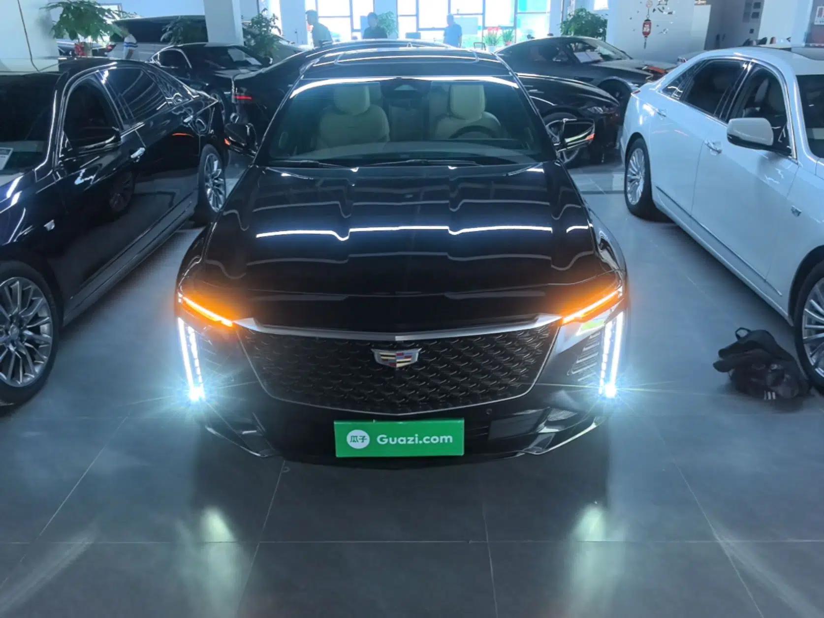 Cadillac CT6 2023 28T Luxury Version — миниатюра 2